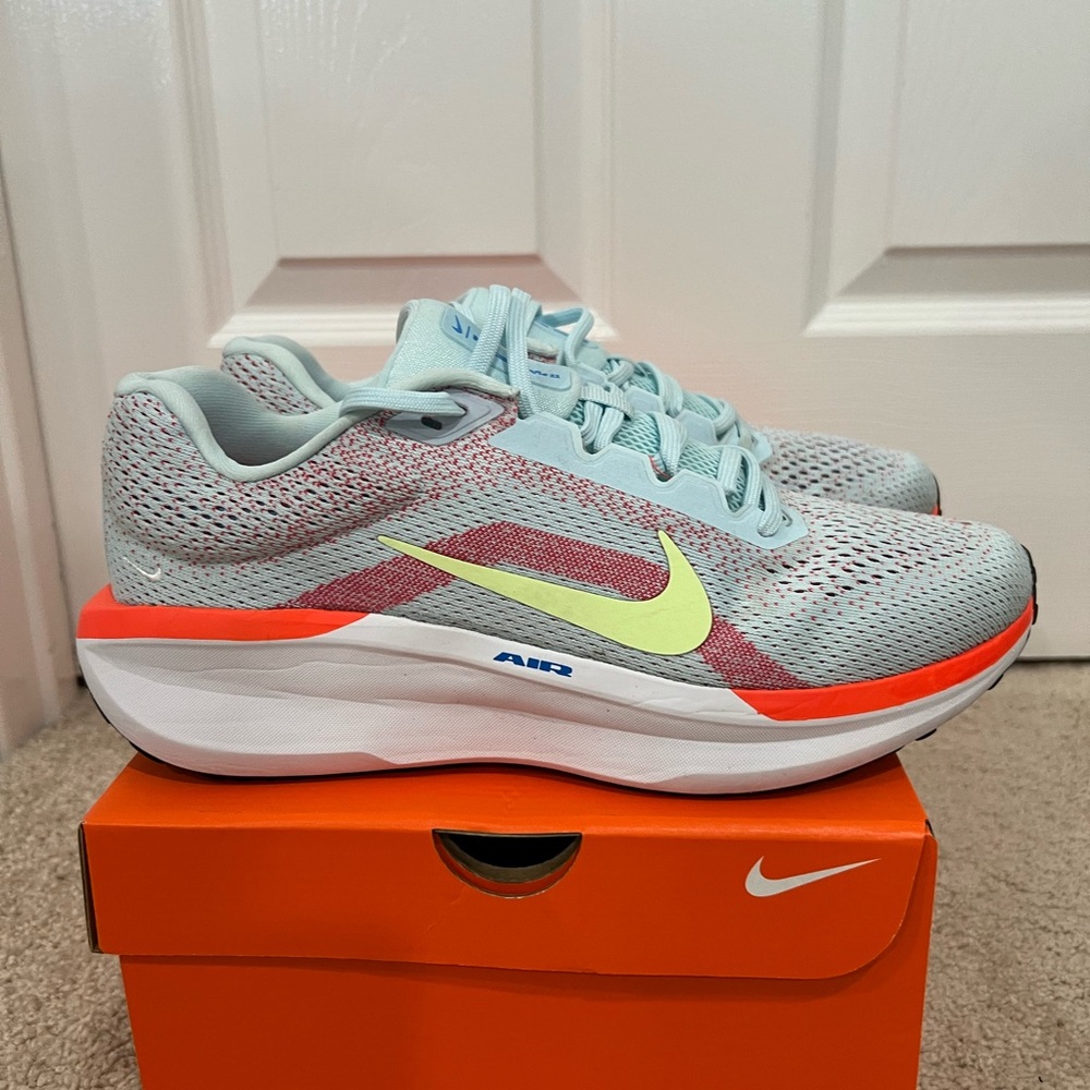 Nike Air Winflo 11 Glacier Blue and Volt Sneakers - Picture 7 of 7